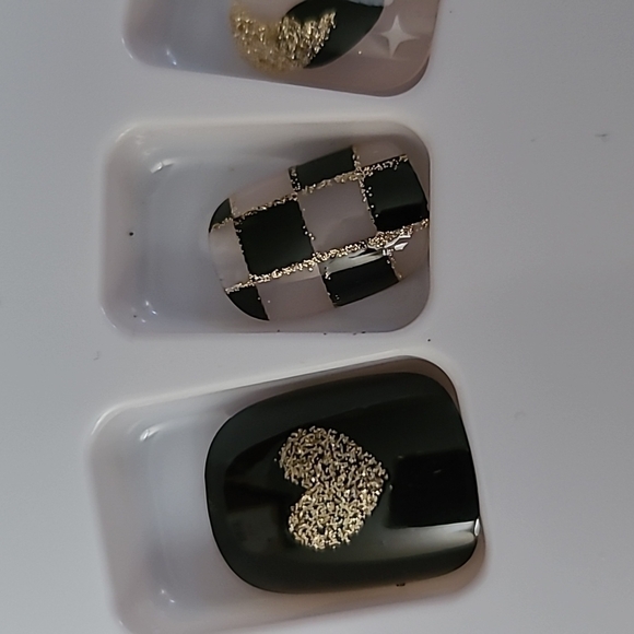 2/$16 Black Glittering Hearts Press On Nails - Picture 15 of 17